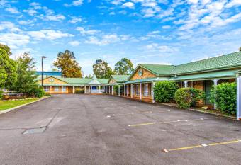 Quality Inn Penrith Sydney allows 18 year olds to book a room