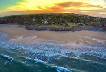 Comfort Resort Blue Pacific allows 18 year olds to book a room