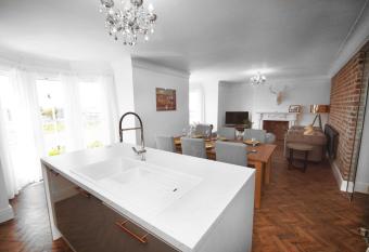 Grade 2 Listed Apartment, Southport Promenade has Balcony rooms