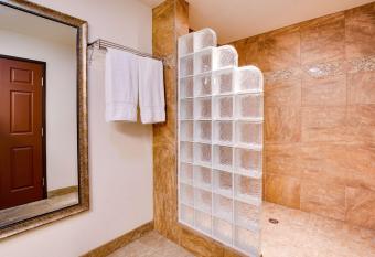 Best Western Copper Hills Inn has rooms with a private hot tub