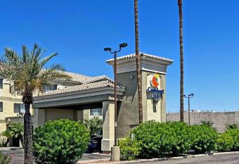 Comfort Inn West Phoenix at 27th Ave and I-I0 allows 18 year olds to book a room