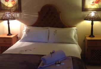 LAVENDERS COTTAGE has Balcony rooms