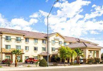 Comfort Inn and Suites Yuma I-8 allows 18 year olds to book a room