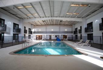 Clarion Pointe Winslow I-40 allows 18 year olds to book a room