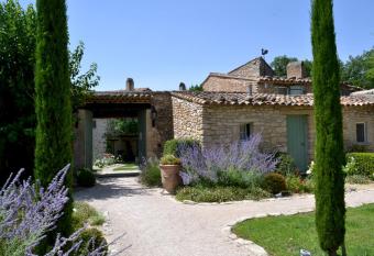 LA FERME DE LA HUPPE allows 18 year olds to book a room