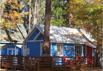 Brown Bear Inn has Balcony rooms