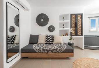 Little Venice Villas allows 18 year olds to book a room