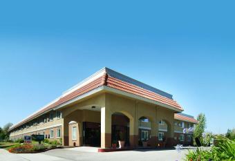 SureStay by Best Western Sunnyvale Silicon Valley has Balcony rooms