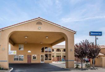 Rodeway Inn Delano has Smoking rooms