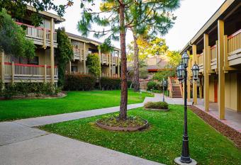 Comfort Inn Monterey Peninsula Airport has Balcony rooms