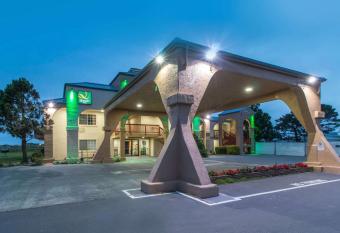 Quality Inn and Suites Crescent City Redwood Coast has Balcony rooms