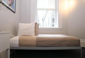 Charming & Stylish Studio on Beacon Hill #6 allows 18 year olds to book a room
