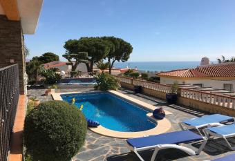 VILLA MIRAMAR has Balcony rooms