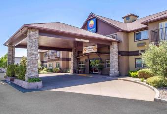 Comfort Inn & Suites Ukiah allows 18 year olds to book a room
