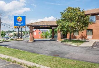 Comfort Inn Bathurst allows 18 year olds to book a room