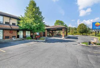 Comfort Inn Kirkland Lake allows 18 year olds to book a room