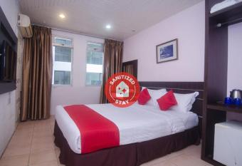Super OYO 991 Mayfair Hotel allows 18 year olds to book a room