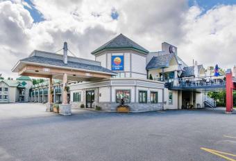Comfort Inn Mont Laurier allows 18 year olds to book a room