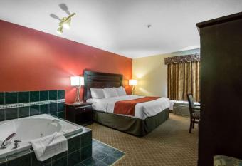 Comfort Inn & Suites Airport South allows 18 year olds to book a room