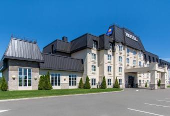 Comfort Inn & Suites allows 18 year olds to book a room