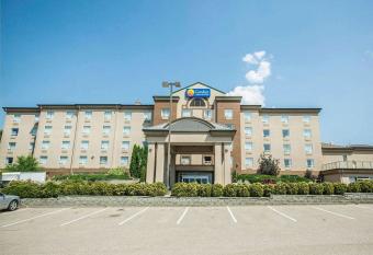 Comfort Inn & Suites Salmon Arm allows 18 year olds to book a room