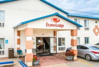 Days Inn by Wyndham Canon City allows 18 year olds to book a room