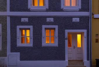 Hn  zdo has Balcony rooms