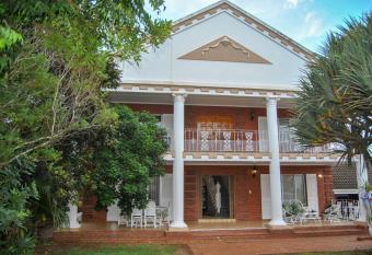 Hamilton Urban Farm Guest House has Balcony rooms