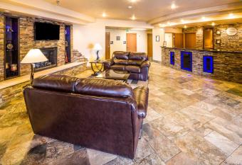 Comfort Inn and Suites Gunnison~Crested Butte allows 18 year olds to book a room