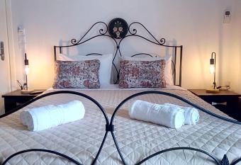 Spyros Studio has Balcony rooms