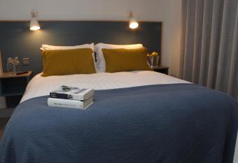 Baginbun Lodge allows 18 year olds to book a room