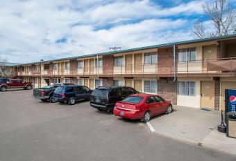 Rodeway Inn has Smoking rooms