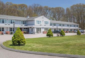 Rodeway Inn Waterford - New London allows 18 year olds to book a room