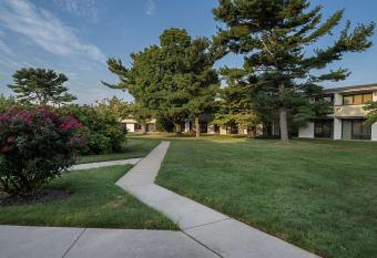 Quality Inn & Suites Skyways has Smoking rooms