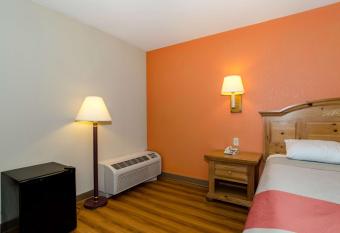 Motel 6 Newark has Smoking rooms