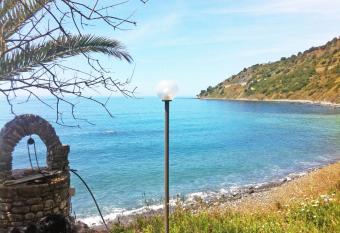 Villa Calamona has Balcony rooms