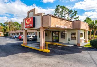 Econo Lodge allows 18 year olds to book a room