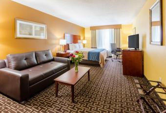 Best Western Milton Inn has rooms with a private hot tub