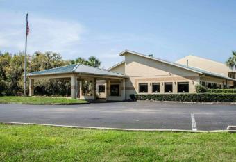 Quality Inn Crystal River has Smoking rooms