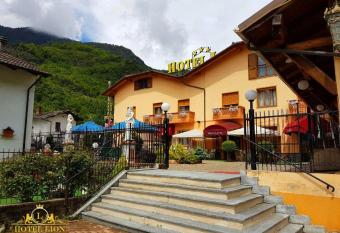 Hotel Lion has Balcony rooms