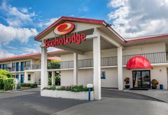 Econo Lodge Sebring allows 18 year olds to book a room
