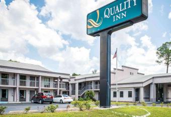 Quality Inn & Conference Center has Smoking rooms