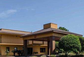 Days Inn By Wyndham Eglin Afb allows 18 year olds to book a room