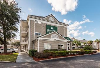 HomeTowne Studios by Red Roof Orlando South has Smoking rooms