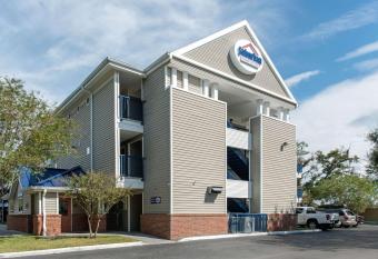 Suburban Studios Lakeland North I-4 allows 18 year olds to book a room