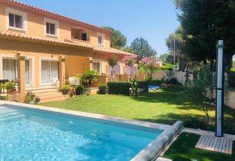 Lou Meinado allows 18 year olds to book a room