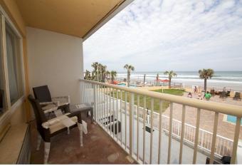 Beach House Inn has Balcony rooms