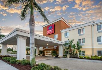 Comfort Suites Sarasota-Siesta Key allows 18 year olds to book a room