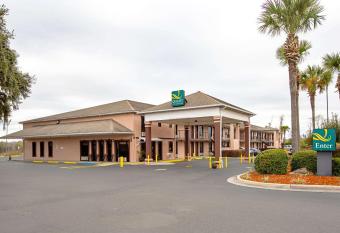 Quality Inn and Suites Live Oak I-10 Exit 283 has Smoking rooms