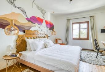 Selina Centavrus Pelion allows 18 year olds to book a room